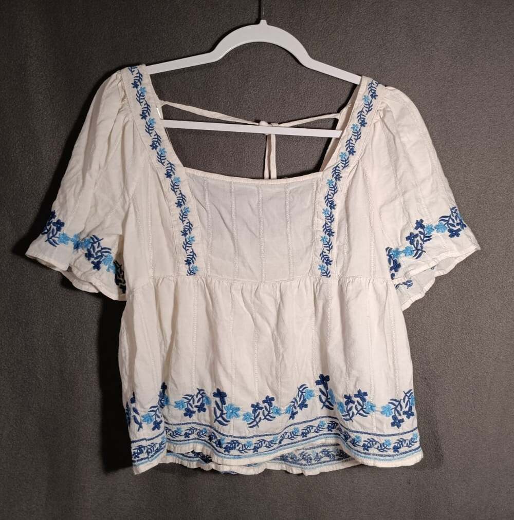 Old Navy Woman Blouse Size M Ivory Short Sleeve Blue Embroidered Boho Top